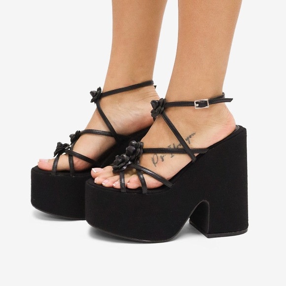 NWT Flower Details Black High Heel Platform Sandals - Picture 3 of 8